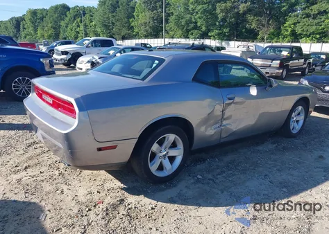 2014 Dodge Challenger Sxt z USA, uszkodzony, nr VIN 2C3CDYAG2EH298912